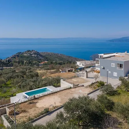 Violeta With Amazing Seaview
