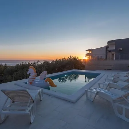 Violeta With Amazing Seaview